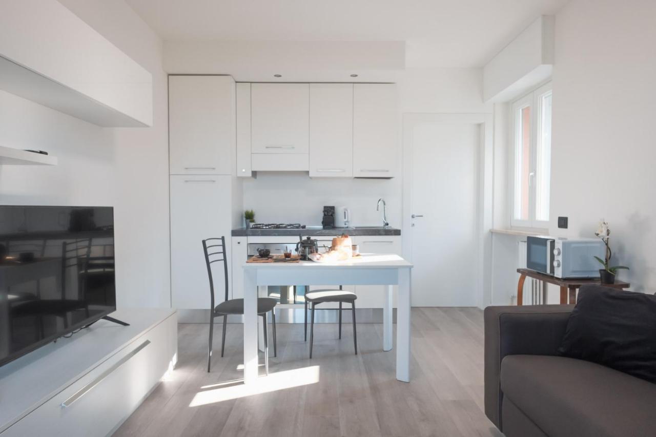By The Lake Apartments - Smart Desenzano del Garda Extérieur photo
