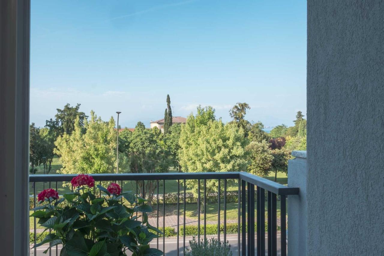 By The Lake Apartments - Smart Desenzano del Garda Extérieur photo
