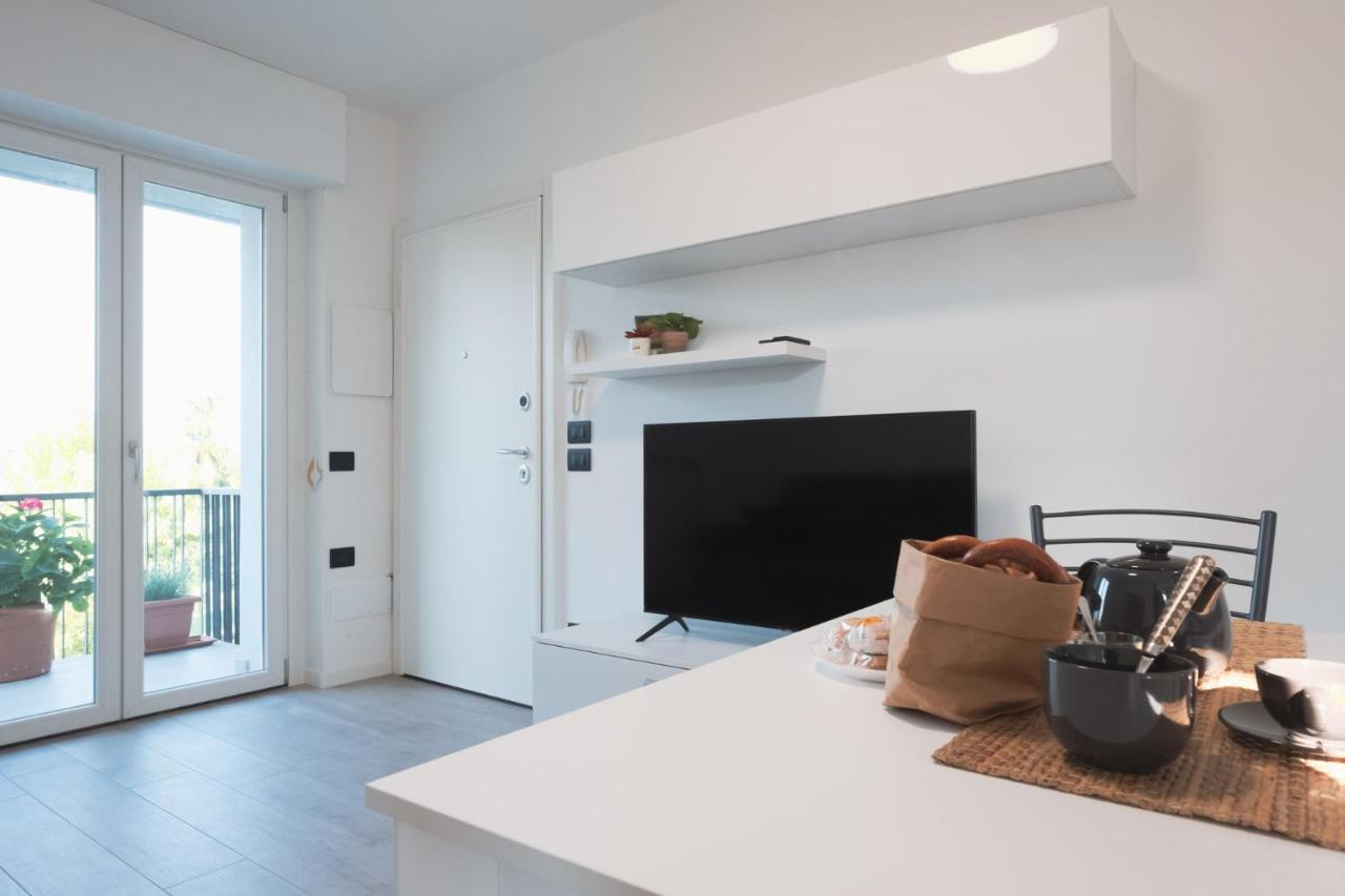 By The Lake Apartments - Smart Desenzano del Garda Extérieur photo