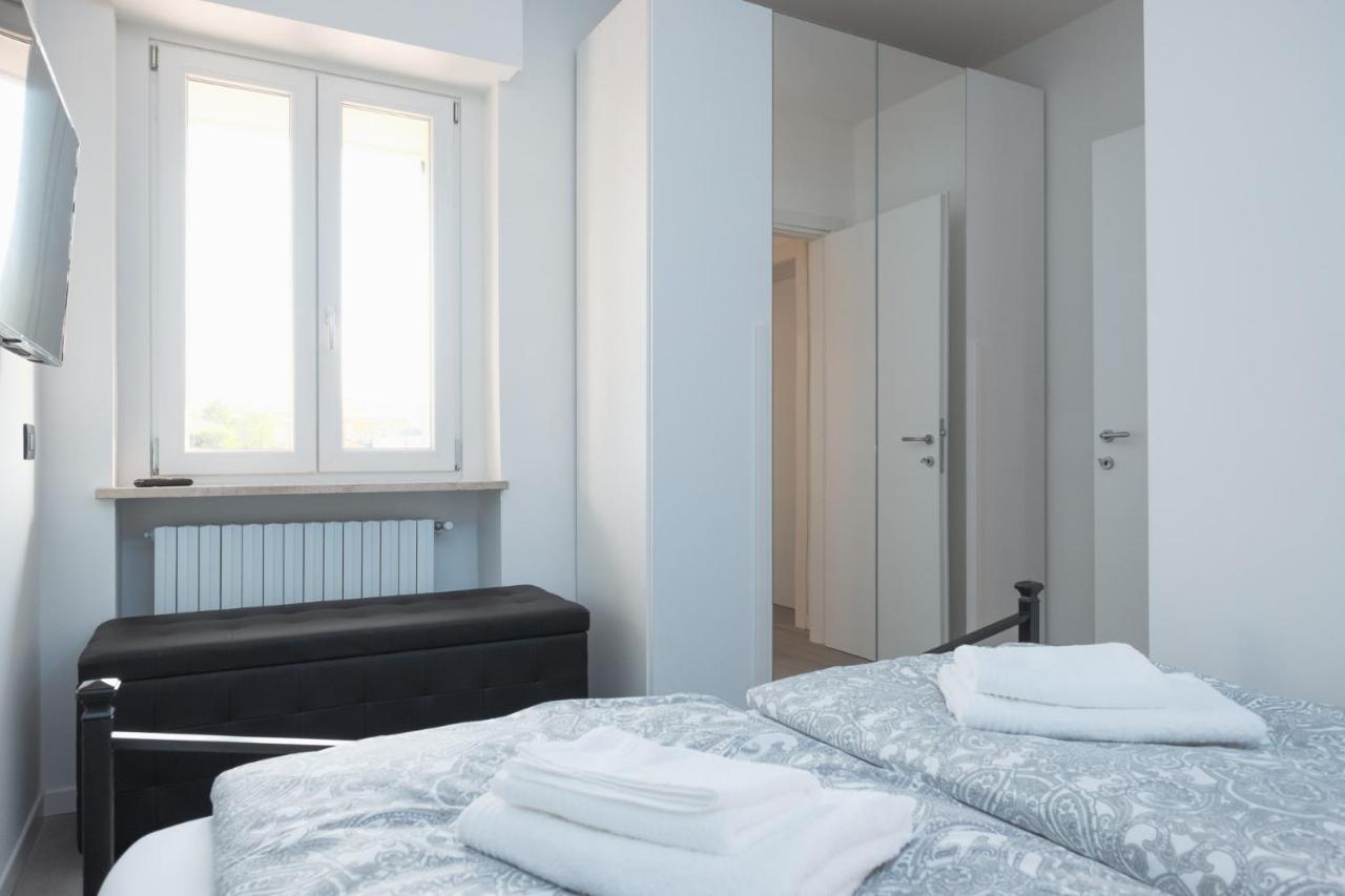 By The Lake Apartments - Smart Desenzano del Garda Extérieur photo