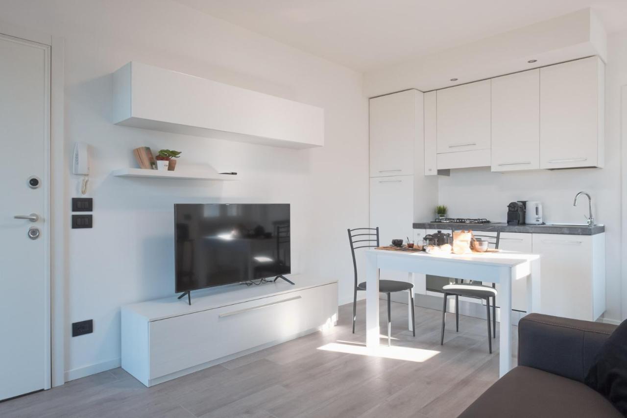 By The Lake Apartments - Smart Desenzano del Garda Extérieur photo